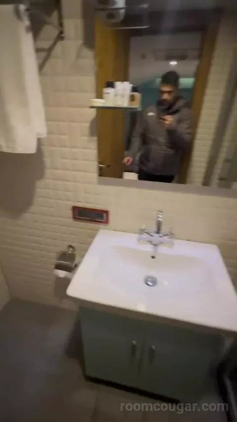 Deluxe Room with Kitchenette (#213) bathroom picture #4