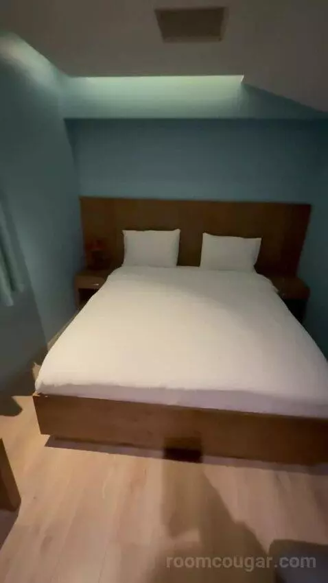Deluxe Room with Kitchenette (#213) bed picture #6