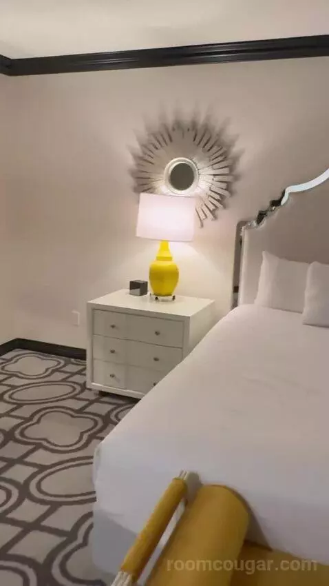 Bordeaux Lemans Suite King (1150P) bed picture #5