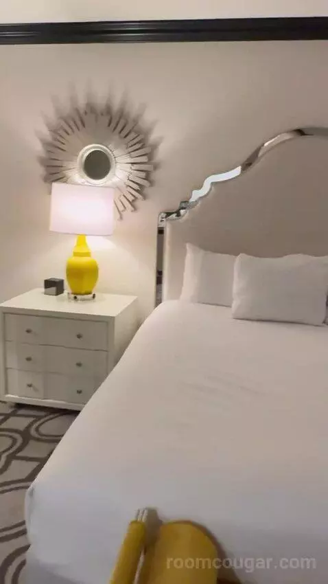 Bordeaux Lemans Suite King (1150P) bed picture #8