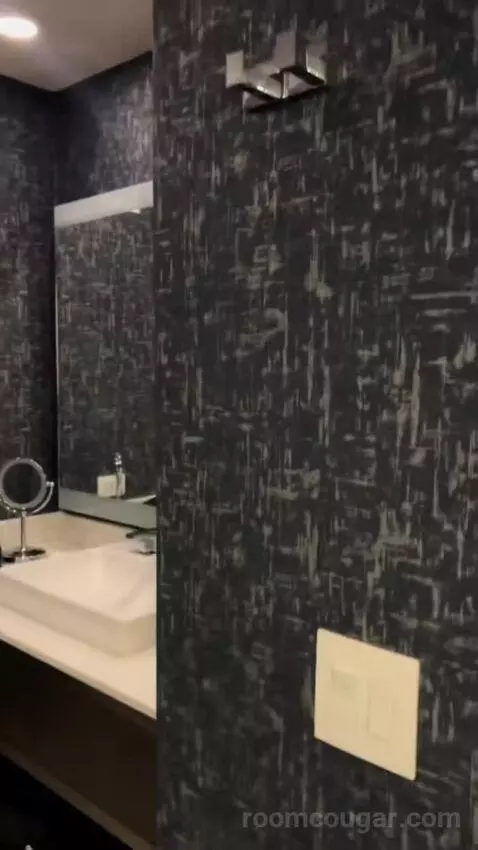King Room (#502) bathroom picture #5