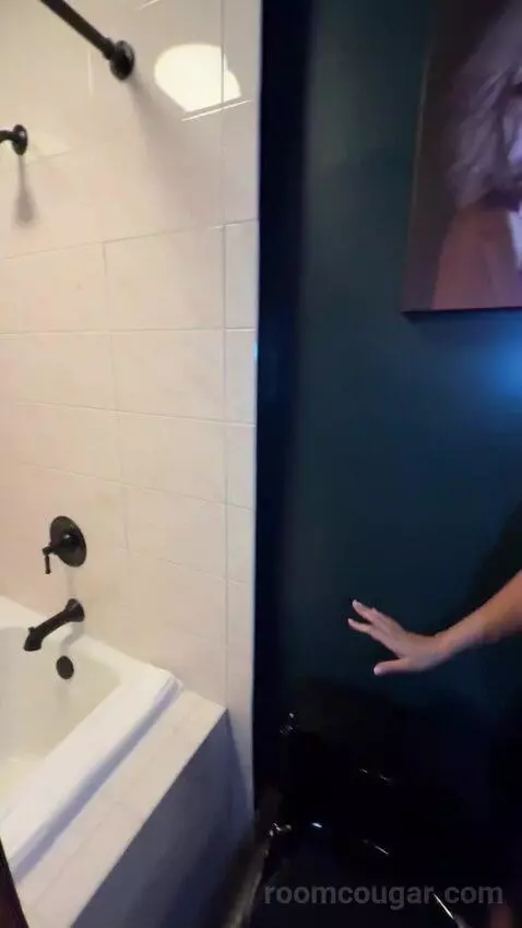 Celebrity Club Suite (#28121) bathroom picture #9