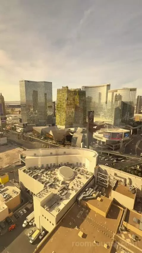 Ultra Boulevard Suite, 1 King (#3407) view picture #3