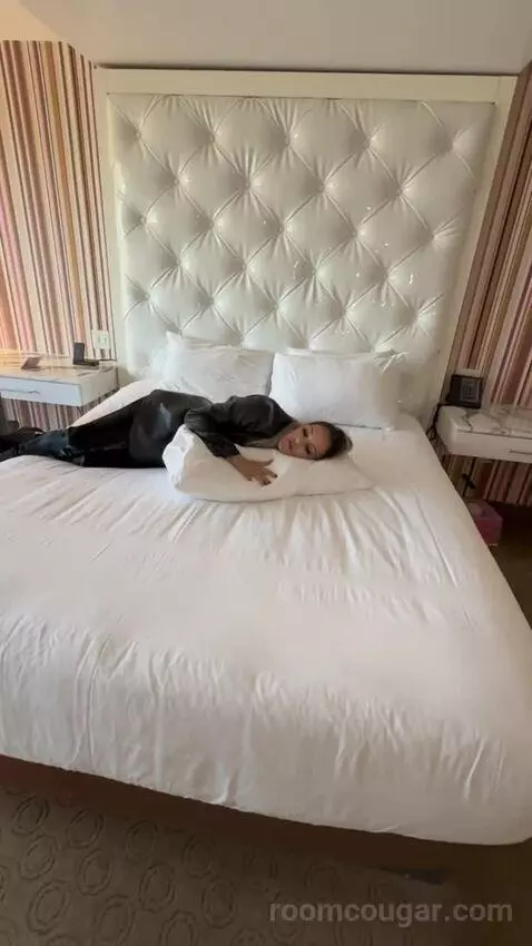 Go Executive, 1 King (#27048) bed picture #5