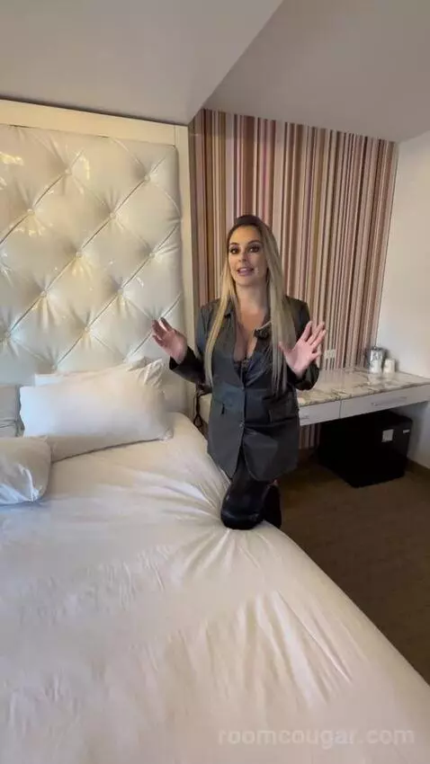 Go Executive, 1 King (#27048) bed picture #7