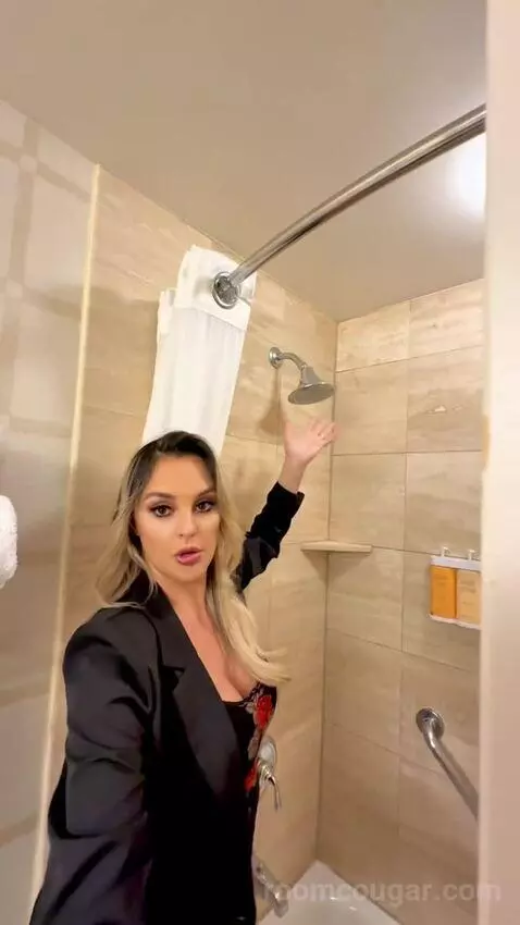 Carson Tower Deluxe with Two Double Beds (#1461) bathroom picture #11