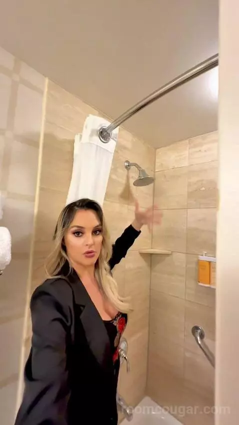 Carson Tower Deluxe with Two Double Beds (#1461) bathroom picture #12