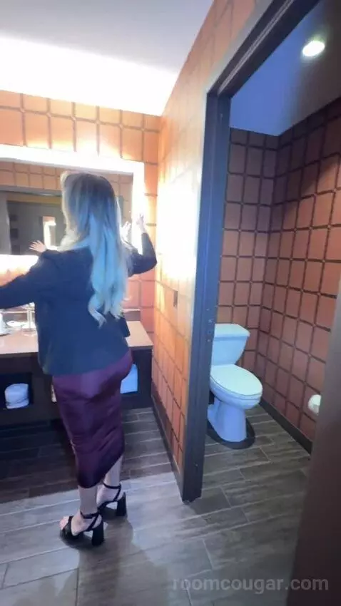 Rush Tower King (#6222) bathroom picture #1