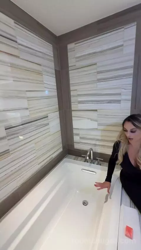 Salon Suite (#17210) bathroom picture #2