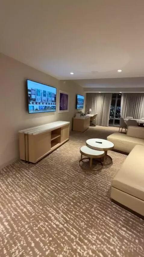 Palms Casino Resort Executive Suite review by heloinemoreno