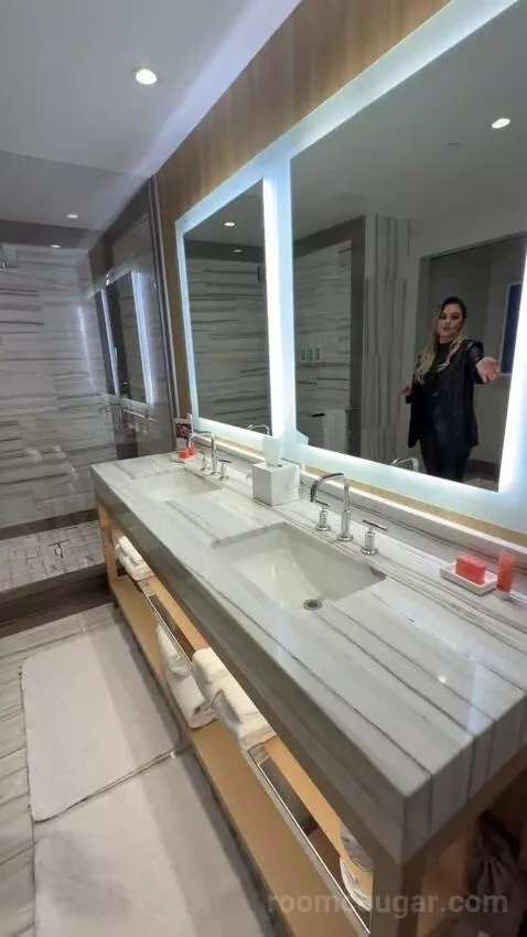 Executive Two Queens (#28229) bathroom picture #1