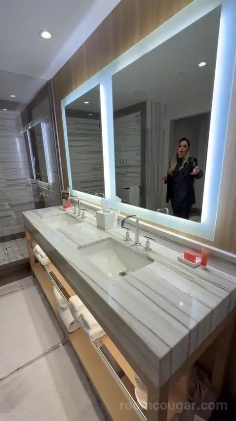 Executive Two Queens (#28229) bathroom picture #3