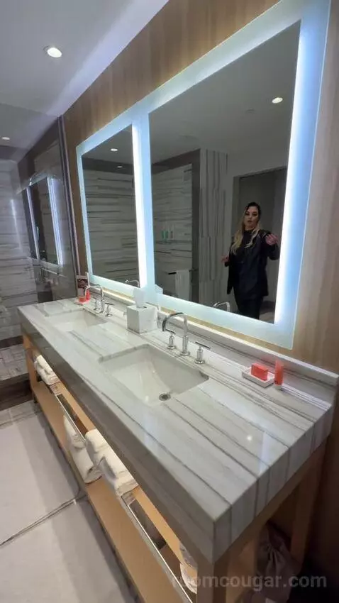 Executive Two Queens (#28229) bathroom picture #4