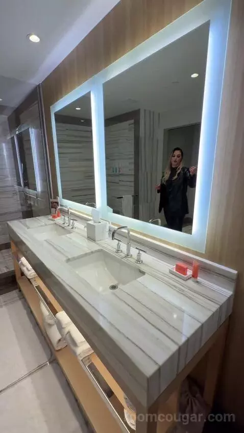 Executive Two Queens (#28229) bathroom picture #5