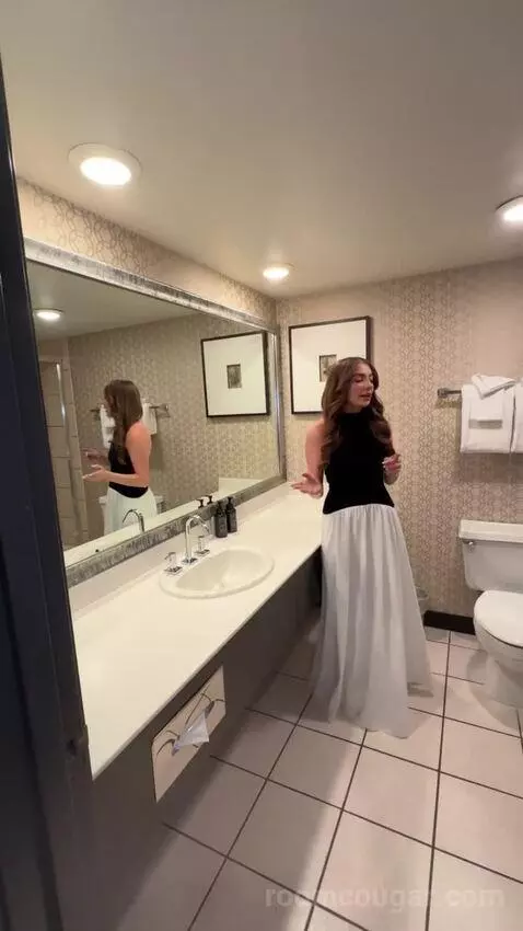 Royal Tower King (#1145) bathroom picture #2