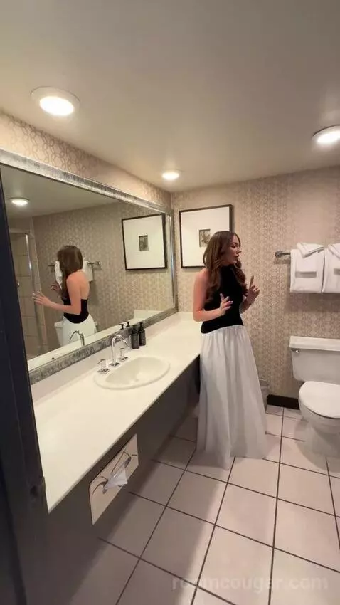 Royal Tower King (#1145) bathroom picture #4