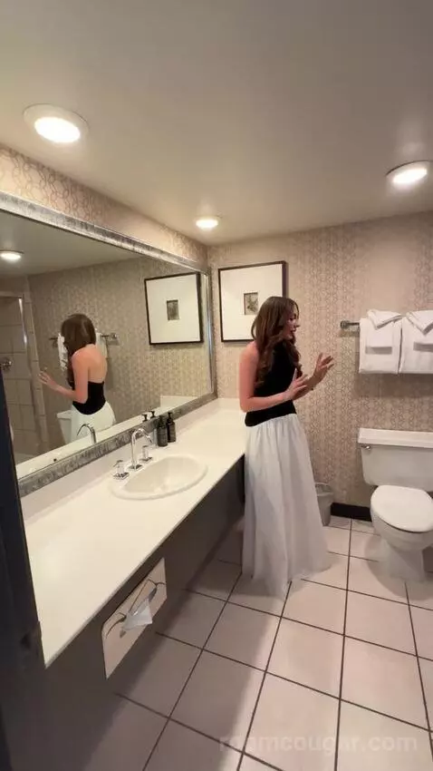 Royal Tower King (#1145) bathroom picture #5