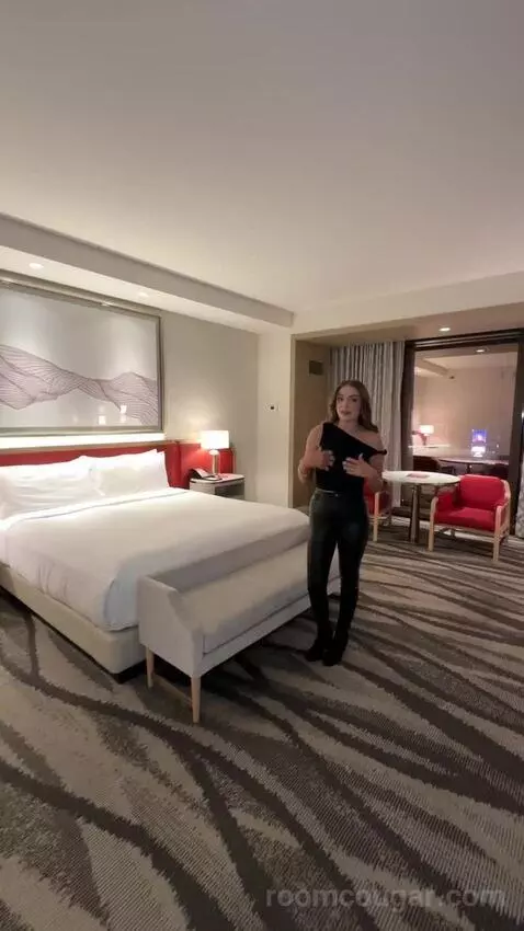 Premium King Room with City View (#25283) bed picture #1