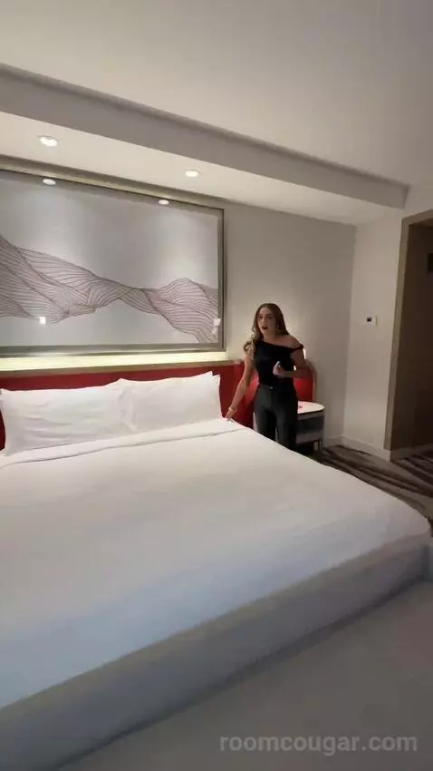 Premium King Room with City View (#25283) bed picture #4