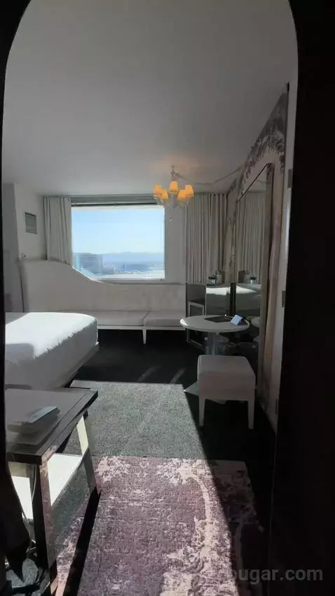 Alexandria King bed picture #1
