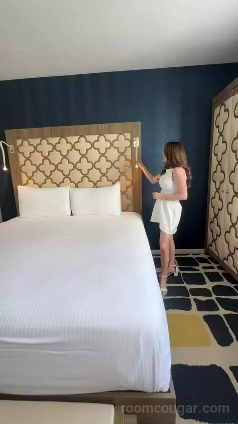 Blanca King bed picture #3