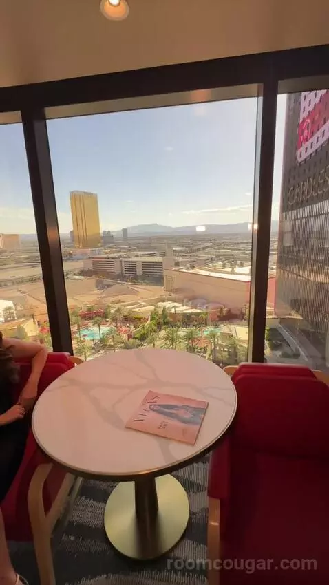 Premium King Room with Strip View (#18282) view picture #3