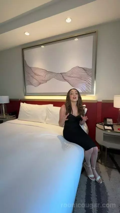 Premium King Room with Strip View (#18282) bed picture #4