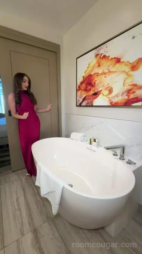One-Bedroom King Suite with City View (#20207) bathroom picture #7
