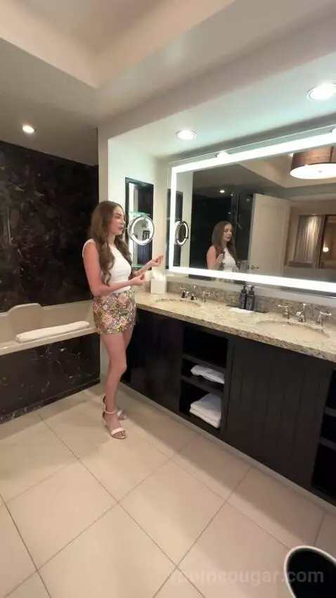 W Premiere King (#38908) bathroom picture #4