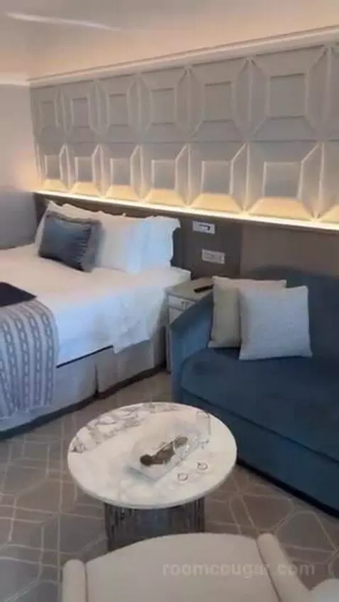 Suite bed picture #8