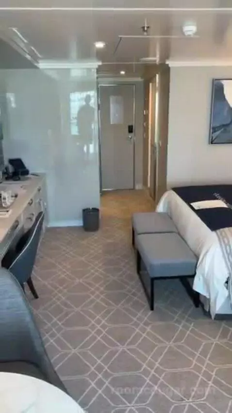 Suite bed picture #10