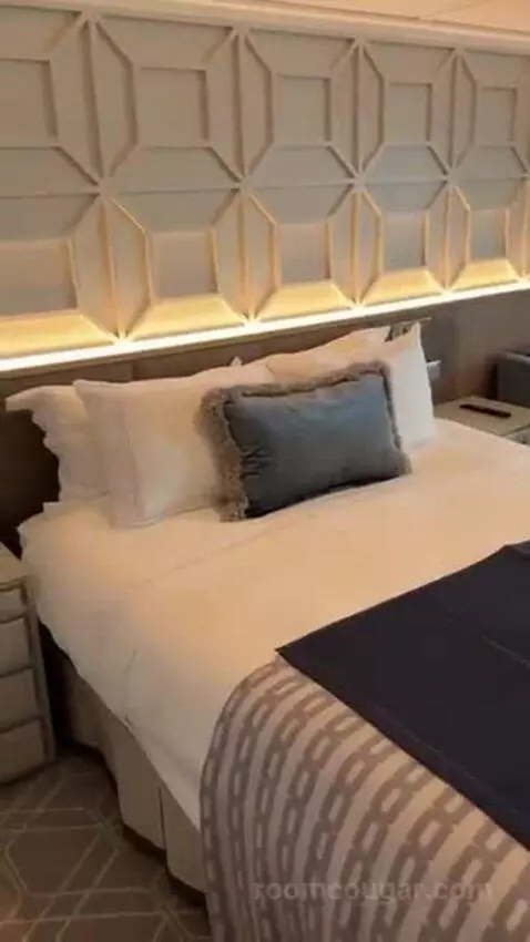 Suite bed picture #5