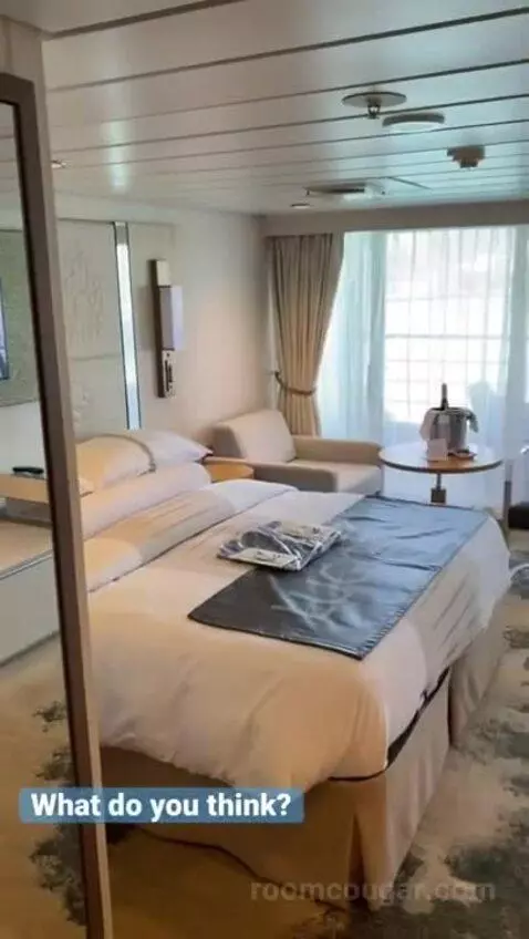 Suite bed picture #3