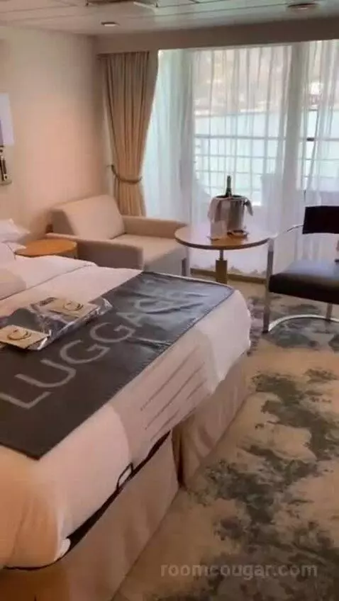 Suite bed picture #6