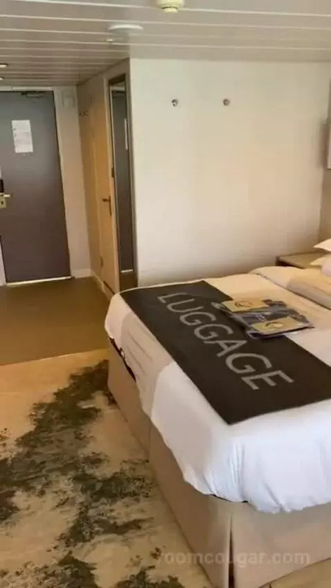 Suite bed picture #9