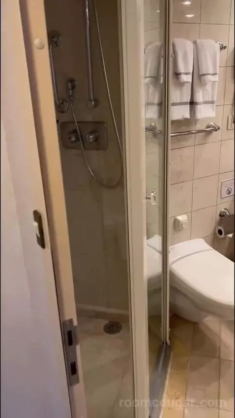 Balcony Cabin bathroom picture #2