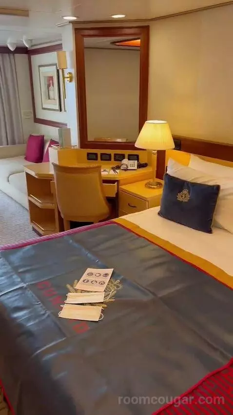 Suite bed picture #6