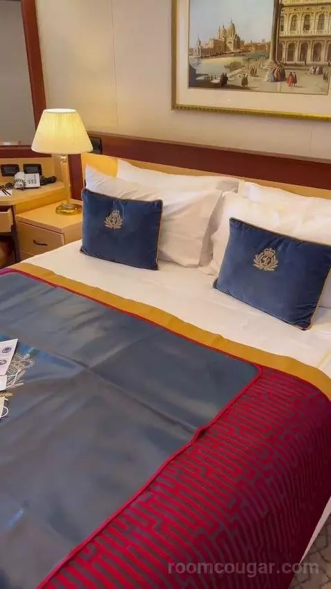 Suite bed picture #8