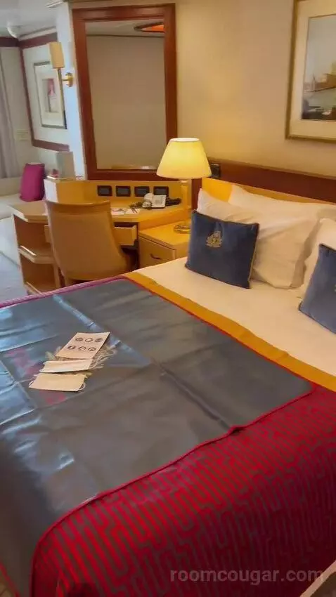 Suite bed picture #2