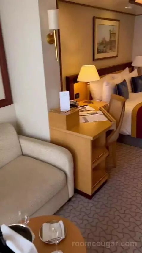 Suite bed picture #4