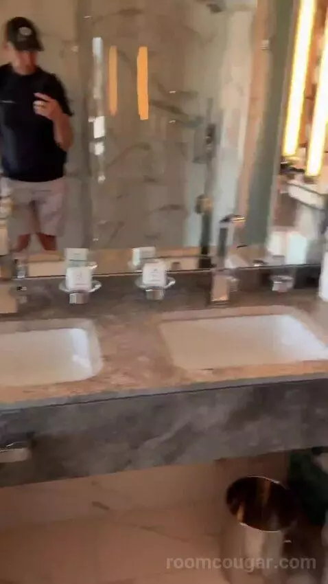 Suite (#612) bathroom picture #10