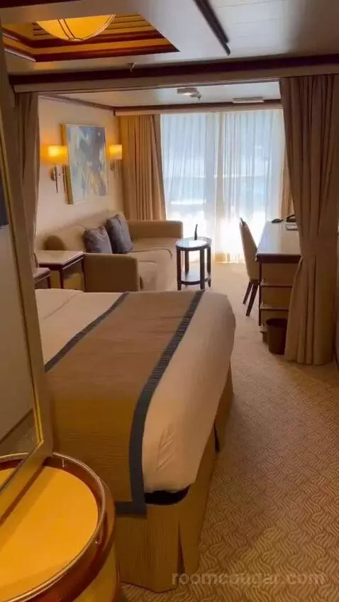 Suite (B519) bed picture #1
