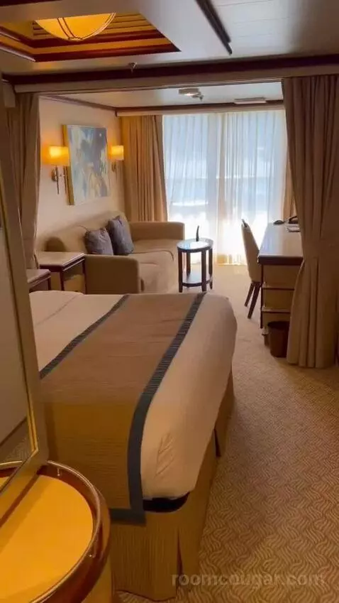 Suite (B519) bed picture #2