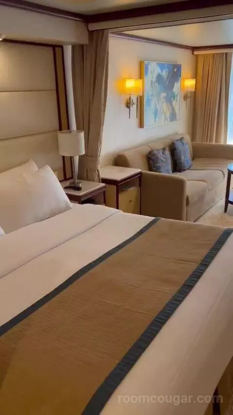 Suite (B519) bed picture #5