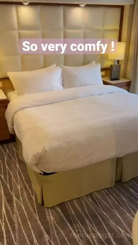Suite (R611) bed picture #7