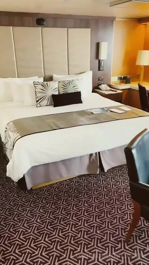 Suite bed picture #1