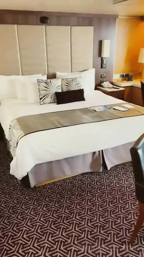 Suite bed picture #2