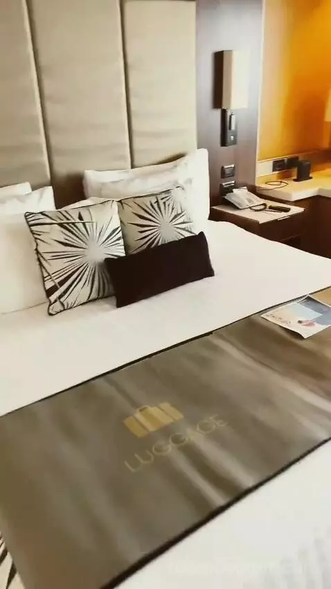 Suite bed picture #5