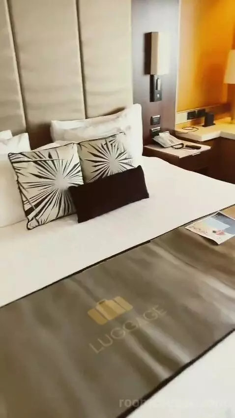 Suite bed picture #6
