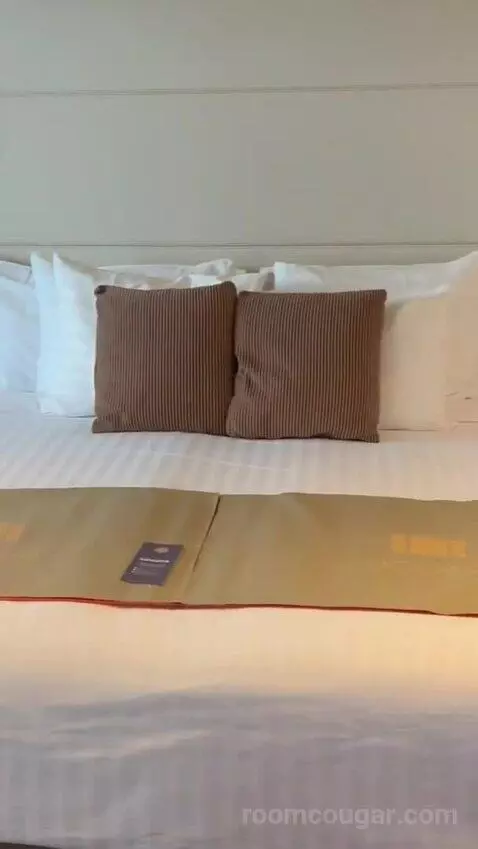 Suite (#7076) bed picture #11
